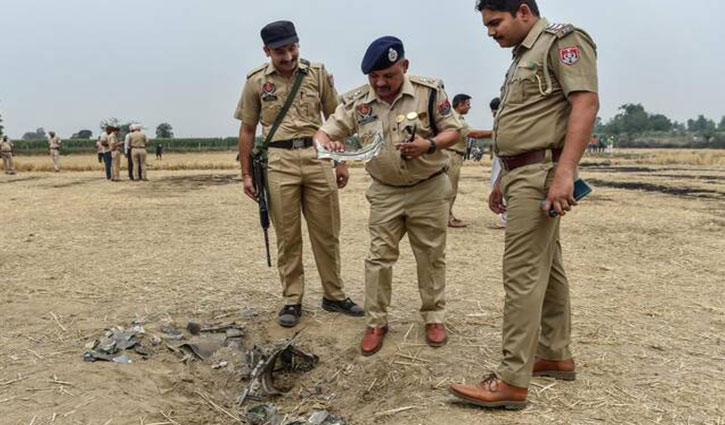 13 soldiers killed in suicide bombing in Pakistan