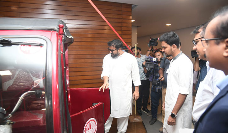 Rickshaw pullers will not be illegal if they have licence: Asif Mahmud