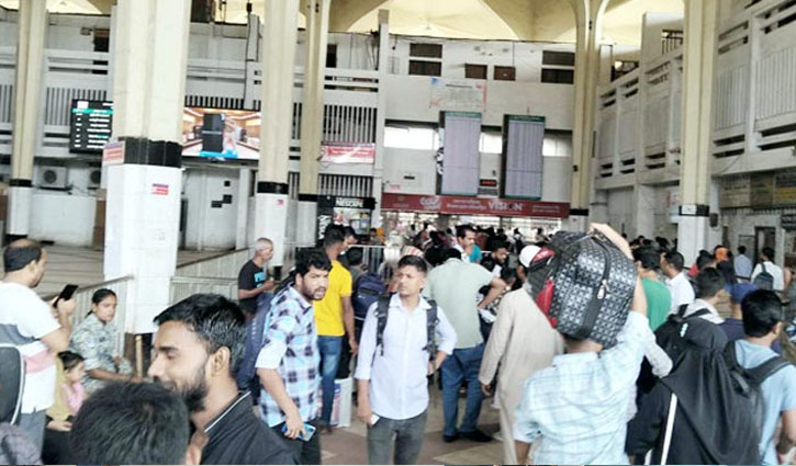 Huge crowd at Kamalapur Railway Station
