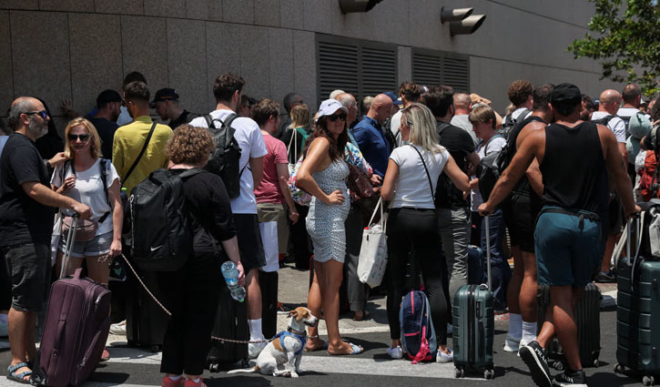 US citizens flee Iran, Israel