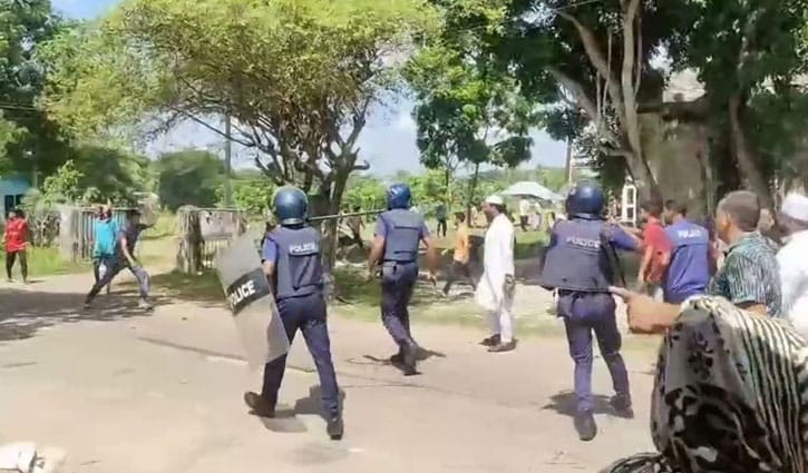 মসজিদের মাইকে ঘোষণা দিয়ে দুই গ্রামবাসীর সংঘর্ষে আহত ২৫ মসজিদের মাইকে ঘোষণা দিয়ে দুই গ্রামবাসীর সংঘর্ষে আহত ২৫