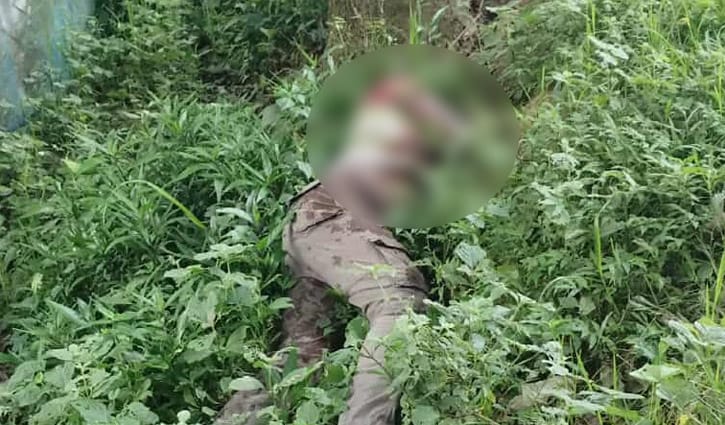 সড়কের পাশে পড়ে ছিল যুবকের গলাকাটা মরদেহ সড়কের পাশে পড়ে ছিল যুবকের গলাকাটা মরদেহ