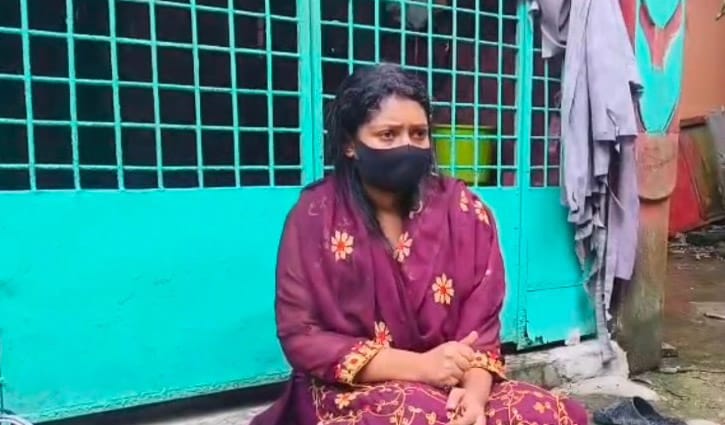বিয়ের দাবিতে প্রেমিকের বাড়িতে তরুণীর অবস্থান বিয়ের দাবিতে প্রেমিকের বাড়িতে তরুণীর অবস্থান