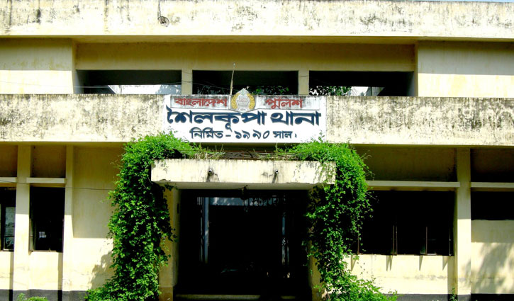 পরকীয়ার জেরে স্বামী-স্ত্রীর বিষপান, মারা গেলেন স্বামী পরকীয়ার জেরে স্বামী-স্ত্রীর বিষপান, মারা গেলেন স্বামী