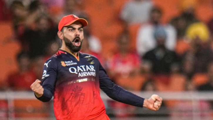 আইপিএল জেতার মঞ্চে বিরাট বললেন, ‘টেস্ট ক্রিকেটে পারফর্ম করলে লোকে হাত মেলাবে’