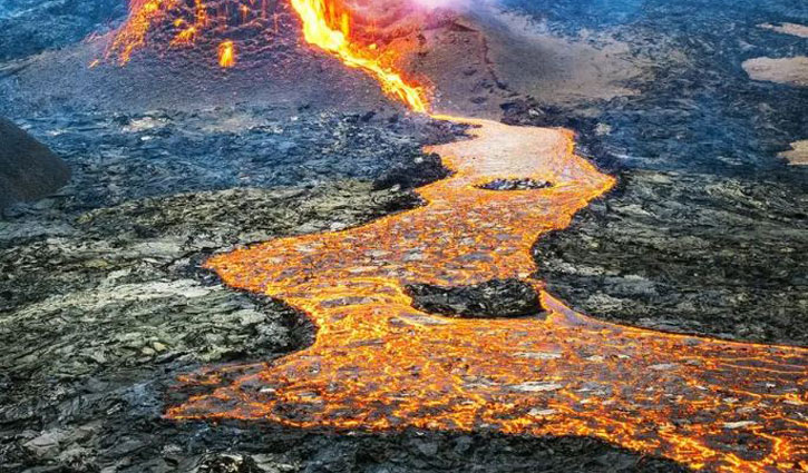পৃথিবীর কেন্দ্রস্থল থেকে উঠে আসছে সোনা