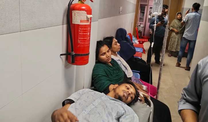 গাজীপুরে কারখানার পানি খেয়ে শতাধিক শ্রমিক অসুস্থ