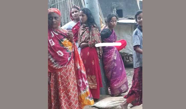 দিনাজপুরে মা-মেয়েকে খুঁটিতে বেঁধে নির্যাতন 