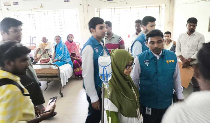 রোগী সেজে জামালপুরে স্বাস্থ্য কমপ্লেক্সে দুদকের অভিযান রোগী সেজে জামালপুরে স্বাস্থ্য কমপ্লেক্সে দুদকের অভিযান