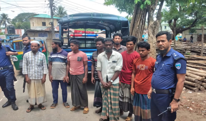 বান্দরবানে ৮ রোহিঙ্গা আটক বান্দরবানে ৮ রোহিঙ্গা আটক