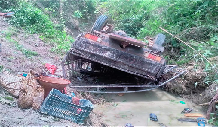 বান্দরবানে নিয়ন্ত্রণ হারিয়ে জিপ পাহাড়ি খাদে, নিহত ১