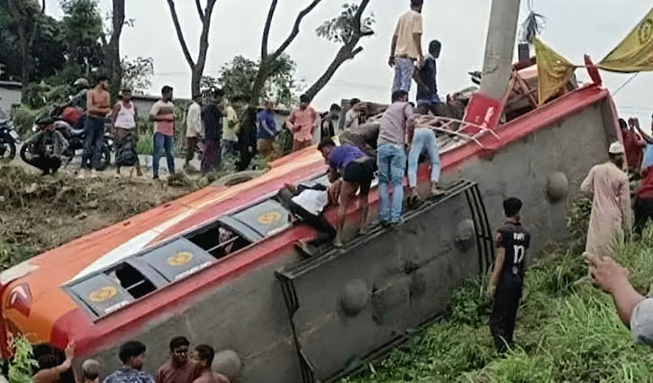 ফরিদপুরের ভাঙ্গায় যাত্রীবাহী বাস খাদে, আহত ২০ 