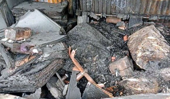 ভৈরবে ৪০ দোকানে আগুন, ২ কোটি টাকার ক্ষতি ভৈরবে ৪০ দোকানে আগুন, ২ কোটি টাকার ক্ষতি