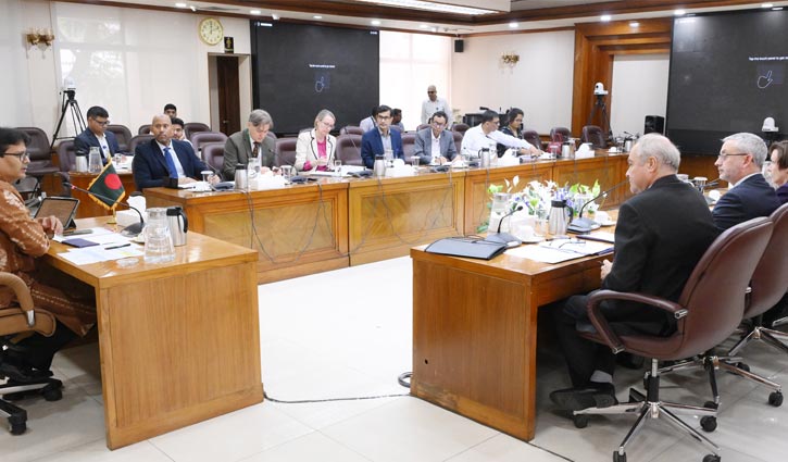 কূটনীতিকদের শ্রম খাত সংস্কারের অগ্রগতি জানালেন লুৎফে সিদ্দিকী