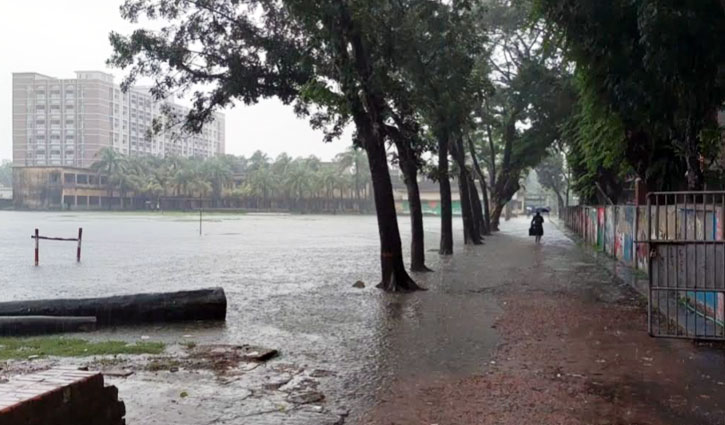 নিম্নচাপের প্রভাবে ঝালকাঠি শহরে জলাবদ্ধতা নিম্নচাপের প্রভাবে ঝালকাঠি শহরে জলাবদ্ধতা