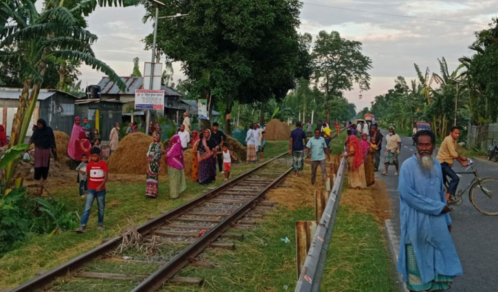গরু‌ বাঁচা‌তে গি‌য়ে ট্রেনে কাটা পড়লেন বৃদ্ধ