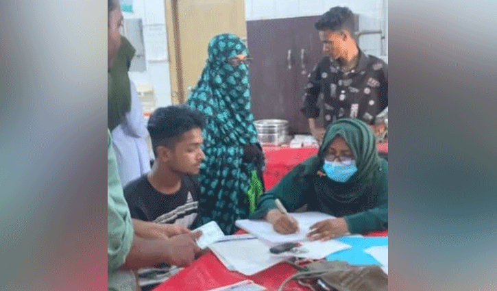 দৌলতপুরে পরীক্ষা দিতে এসে হামলার শিকার ২ শিক্ষার্থী দৌলতপুরে পরীক্ষা দিতে এসে হামলার শিকার ২ শিক্ষার্থী