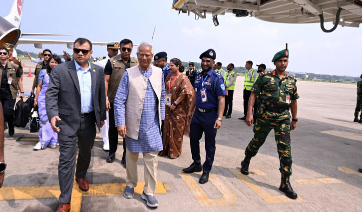 চট্টগ্রাম পৌঁছেছেন প্রধান উপদেষ্টা অধ্যাপক ইউনূস