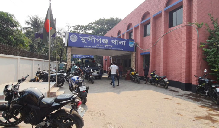 মুন্সীগঞ্জে লঞ্চে দুই তরুণীকে মারধরের ঘটনায় মামলা