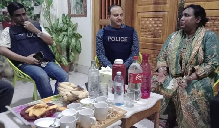 আইভী কারাগারে