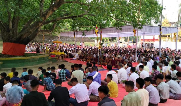 ধর্মীয় ভাবগাম্ভীর্যের মধ্য দিয়ে বান্দরবানে বুদ্ধ পূর্ণিমা উদযাপন ধর্মীয় ভাবগাম্ভীর্যের মধ্য দিয়ে বান্দরবানে বুদ্ধ পূর্ণিমা উদযাপন