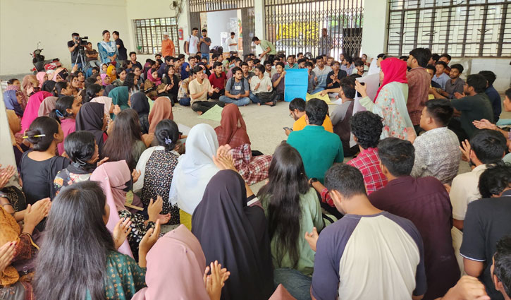 রাবির ফোকলোর বিভাগের শিক্ষার্থীদের অনশন প্রত্যাহার রাবির ফোকলোর বিভাগের শিক্ষার্থীদের অনশন প্রত্যাহার
