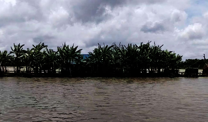 উপকূলে গুঁড়ি গুঁড়ি বৃষ্টি, বন্দরে ৩ নম্বর সতর্ক সংকেত