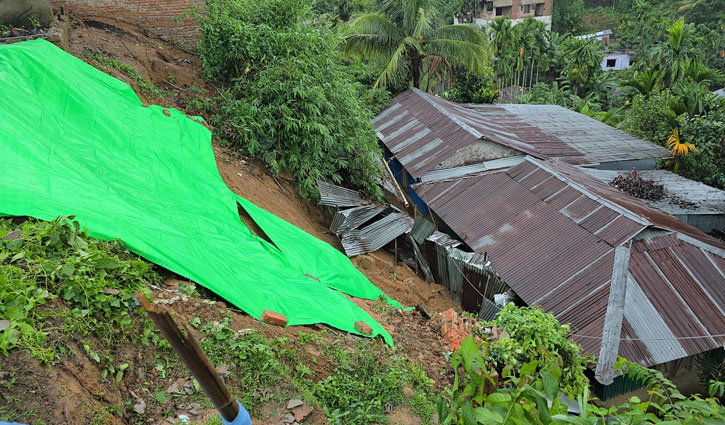 রাঙামাটিতে টানা বর্ষণে বেড়েছে পাহাড় ধসের ঝুঁকি, ফাঁকা আশ্রয়কেন্দ্র