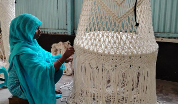 দোলনায় দোলে যে গ্রামে নারীর স্বপ্ন