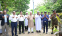 খুলনায় শহীদ সাকিবের কবর জিয়ারত করলেন উপদেষ্টা আদিলুর