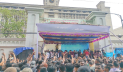 নগর ভবনের মূল ফটক অবরোধ করে গান-বাজনা
