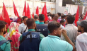 গাজীপুরে বকেয়া বেতনের দাবিতে ৩ কারখানায় শ্রমিক বিক্ষোভ 