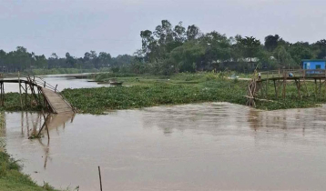 বৃষ্টি ও পাহাড়ি ঢলে ভেসে গেছে সাঁকো, দুর্ভোগে ১১ গ্রামবাসী