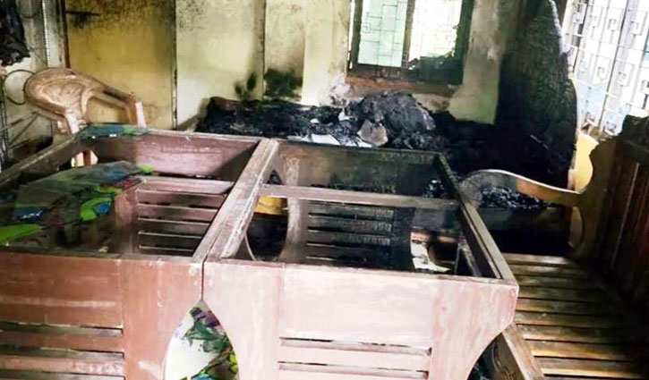 চৌদ্দগ্রামে মুক্তিযোদ্ধার বাড়িতে ভাঙচুর-লুটপাট-আগুন