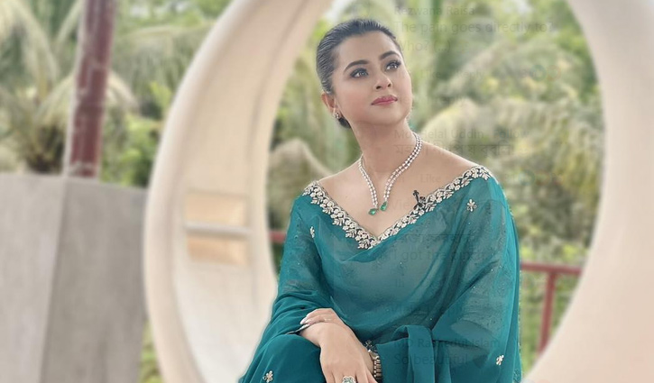 বুবলীর ইঙ্গিতপূর্ণ স্ট্যাটাসের পোস্ট মর্টেম করছেন নেটিজেনরা