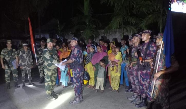 কুড়িগ্রাম সীমান্তে ২৪ জনকে বিজিবির কাছে হস্তান্তর কুড়িগ্রাম সীমান্তে ২৪ জনকে বিজিবির কাছে হস্তান্তর