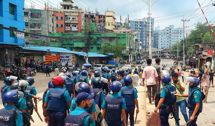 পুলিশের সঙ্গে ছাত্রসেনার সংঘর্ষে রণক্ষেত্র চট্টগ্রামের মুরাদপুর