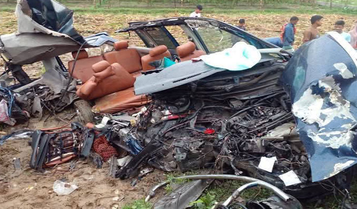 Truck-microbus collision kills 4 in Dinajpur