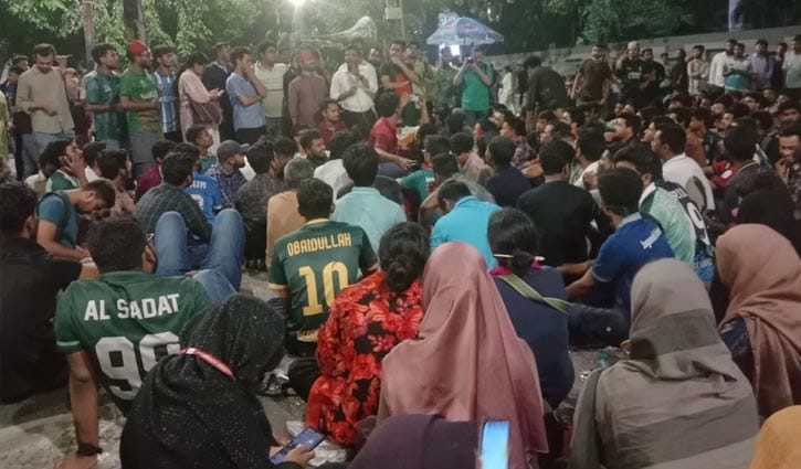 JnU students continue their demonstration