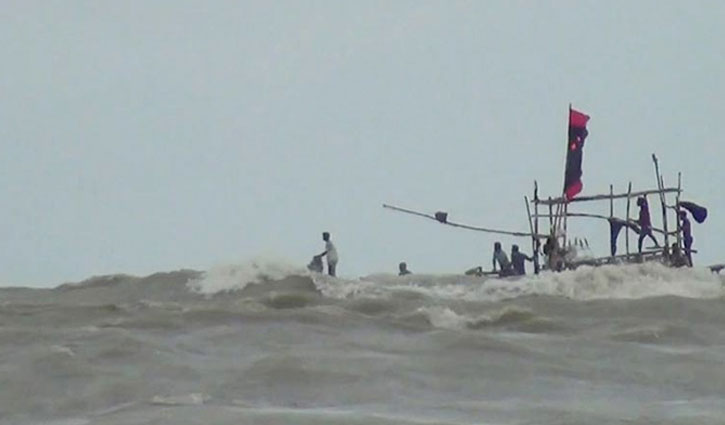 Trawler capsizes in Meghna, one body recovered, 5 missing 