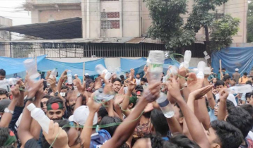 Kakrail abuzz with slogans of JnU students