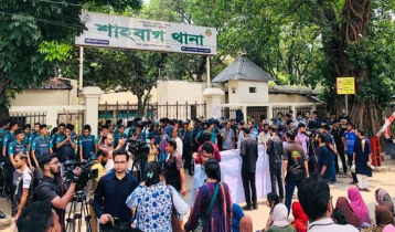 Students besiege police station demanding arrests of all killers