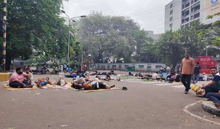 JnU students continue sit-in for 2nd day