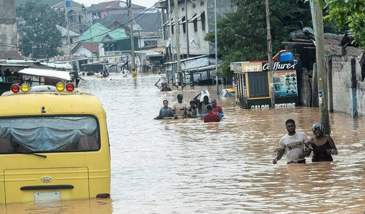 Over 100 dead after flooding in eastern Congo 