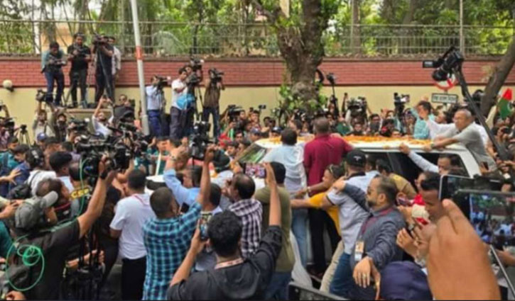 Khaleda Zia arrives at Feroza residence