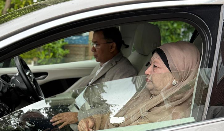 Khaleda on way to London airport