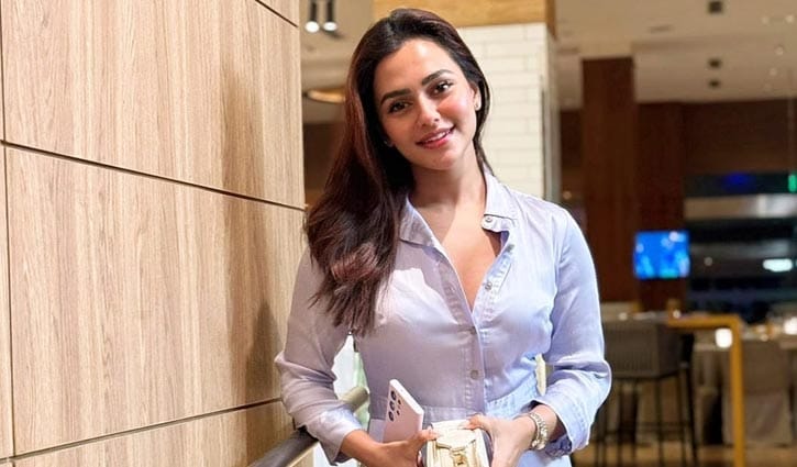 কারাগারে নুসরাত ফারিয়া, ফেসবুকে পোস্ট!