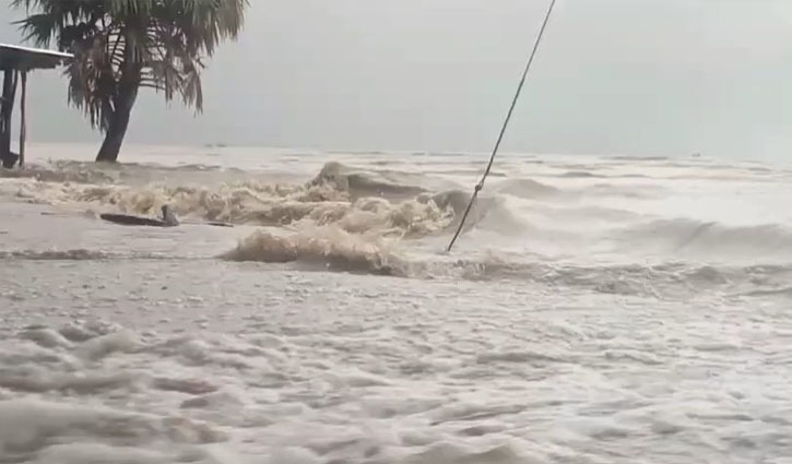 দুর্বল হচ্ছে নিম্নচাপ, শুক্রবারও ভারী বৃষ্টির আভাস