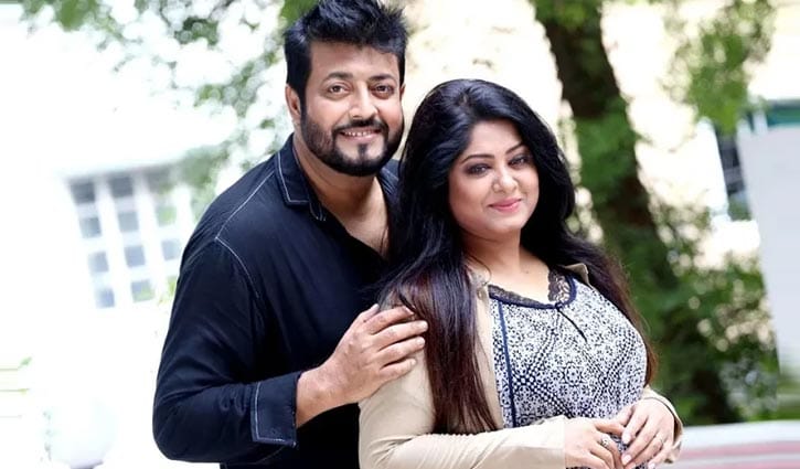 চাবুক খেতে খেতেই মৌসুমীর সঙ্গে প্রেম: ওমর সানী চাবুক খেতে খেতেই মৌসুমীর সঙ্গে প্রেম: ওমর সানী