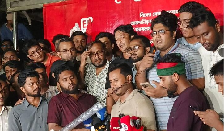 জুমার পর গণঅনশনে জবি শিক্ষক-শিক্ষার্থীরা, ঐক্য সমাবেশে অংশ নেবেন সাবেকরা